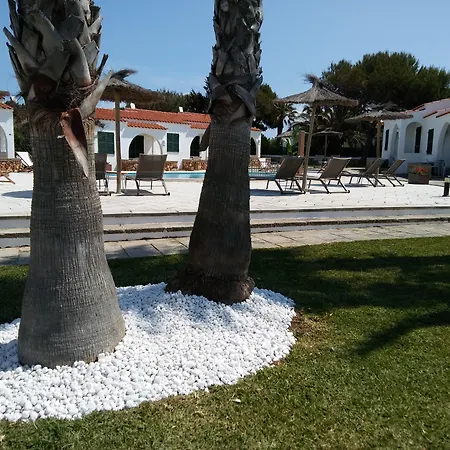 纽尔奇布劳酒店 *