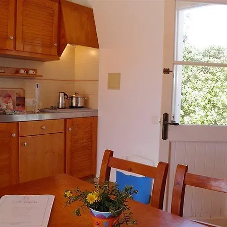 纽尔奇布劳酒店 *