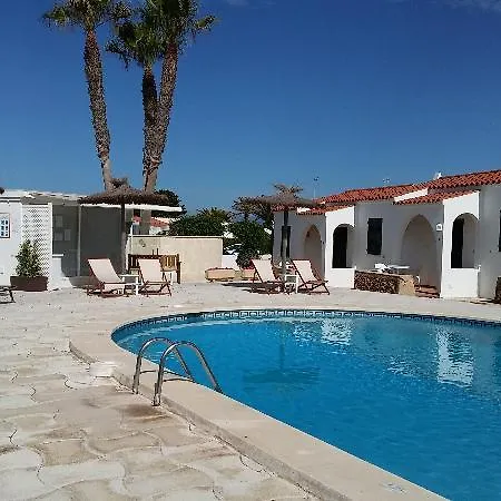 纽尔奇布劳酒店 *