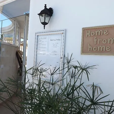 纽尔奇布劳酒店 *